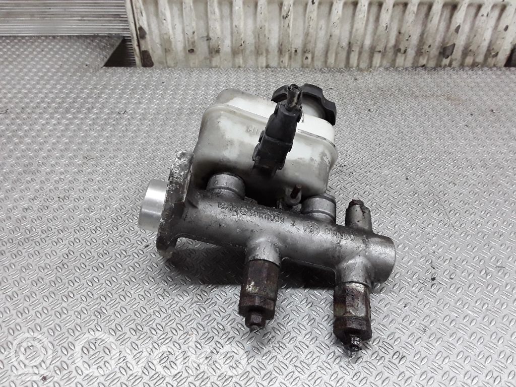 Master brake cylinder   BM111038