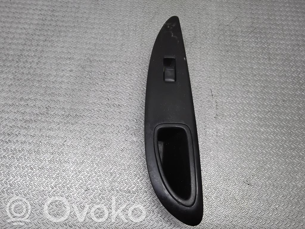 Nissan Primera Electric window control switch 