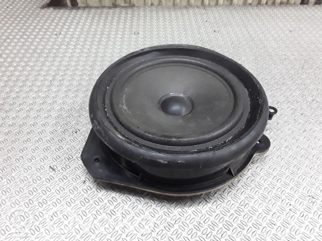 Altavoz de la puerta trasera   8E0035411