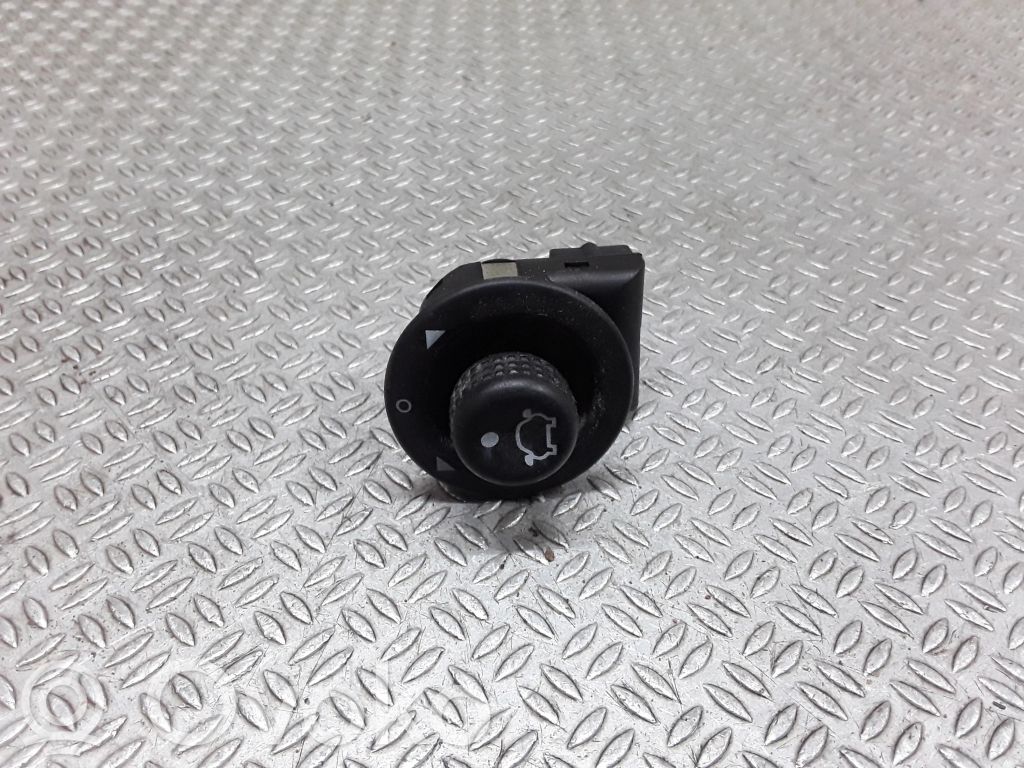 Wing mirror switch   93BG178676BB