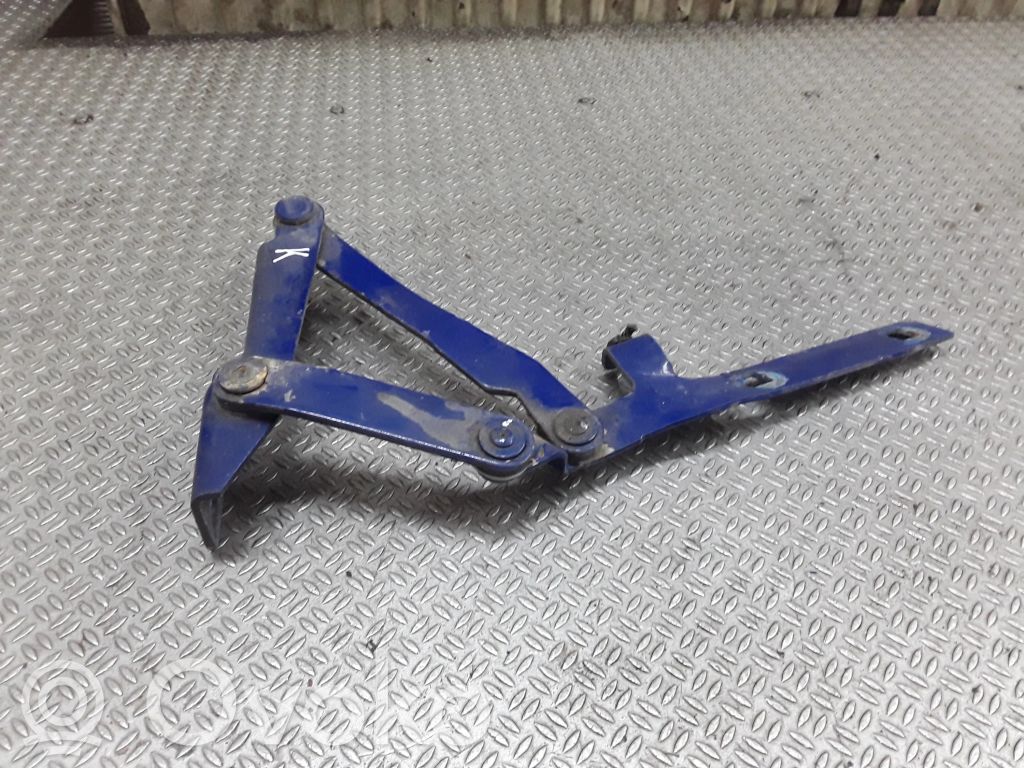 Engine bonnet/hood hinges