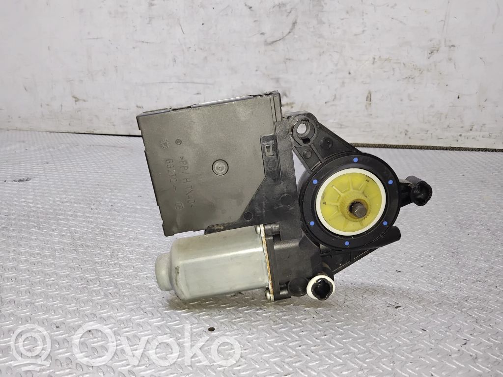 Volkswagen Caddy Front door window regulator motor 