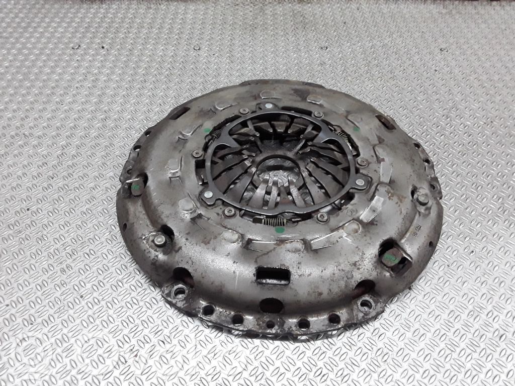 Volkswagen PASSAT B6 Pressure plate 