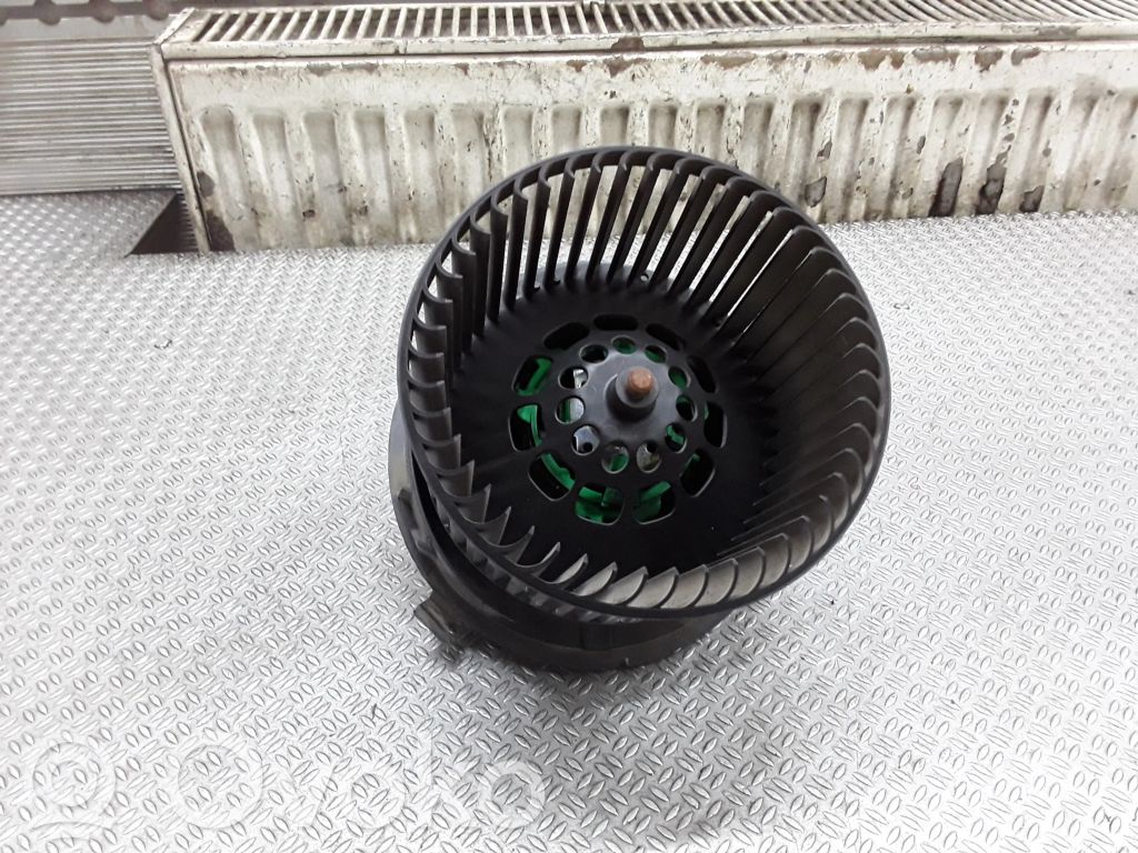 Toyota Aygo AB10 Lämmittimen puhallin 