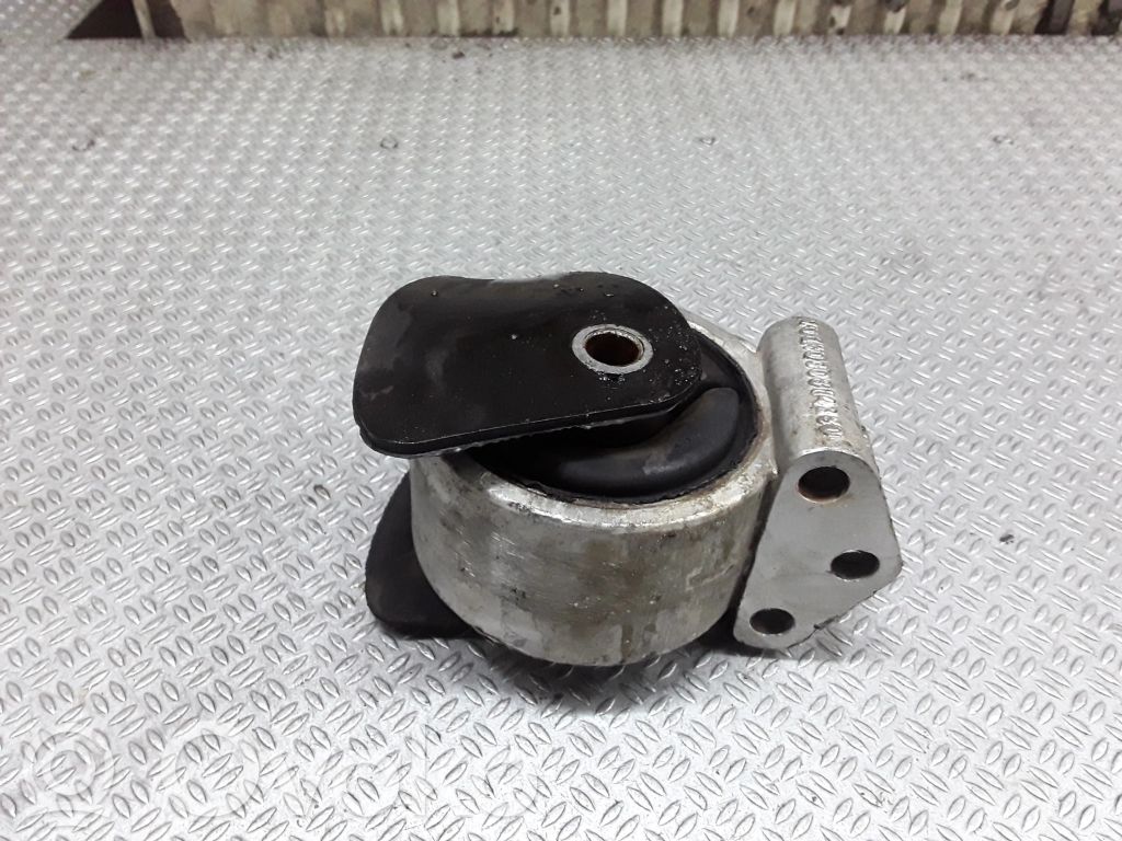 Engine mount bracket   3318040