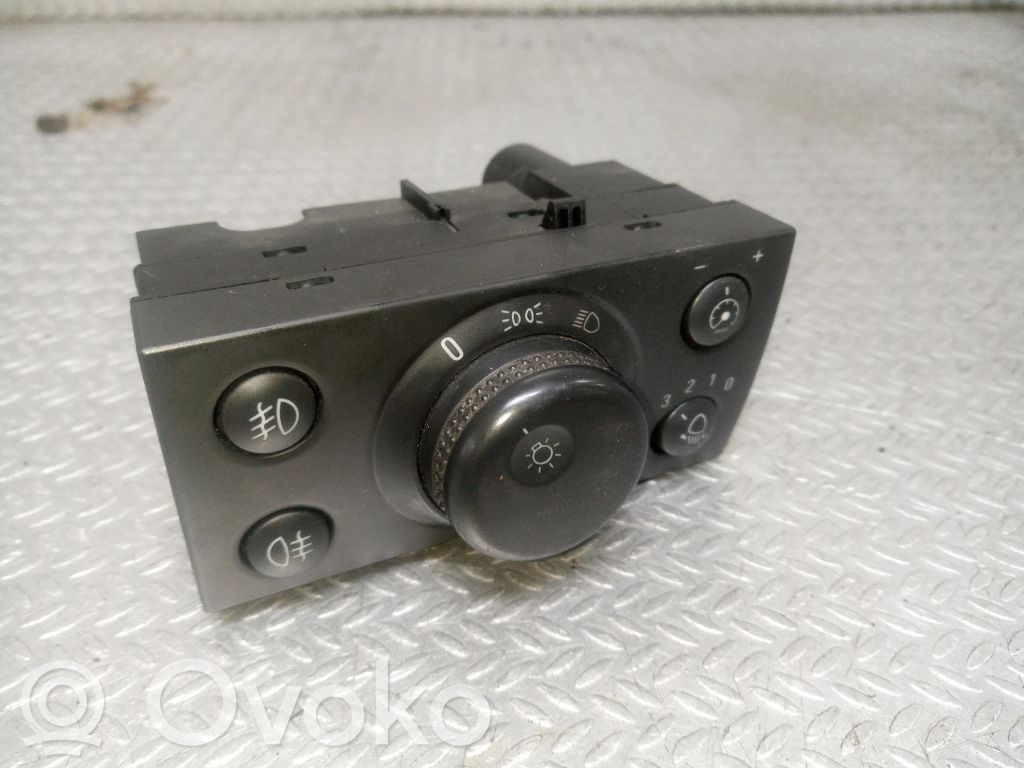 Light switch   25354403