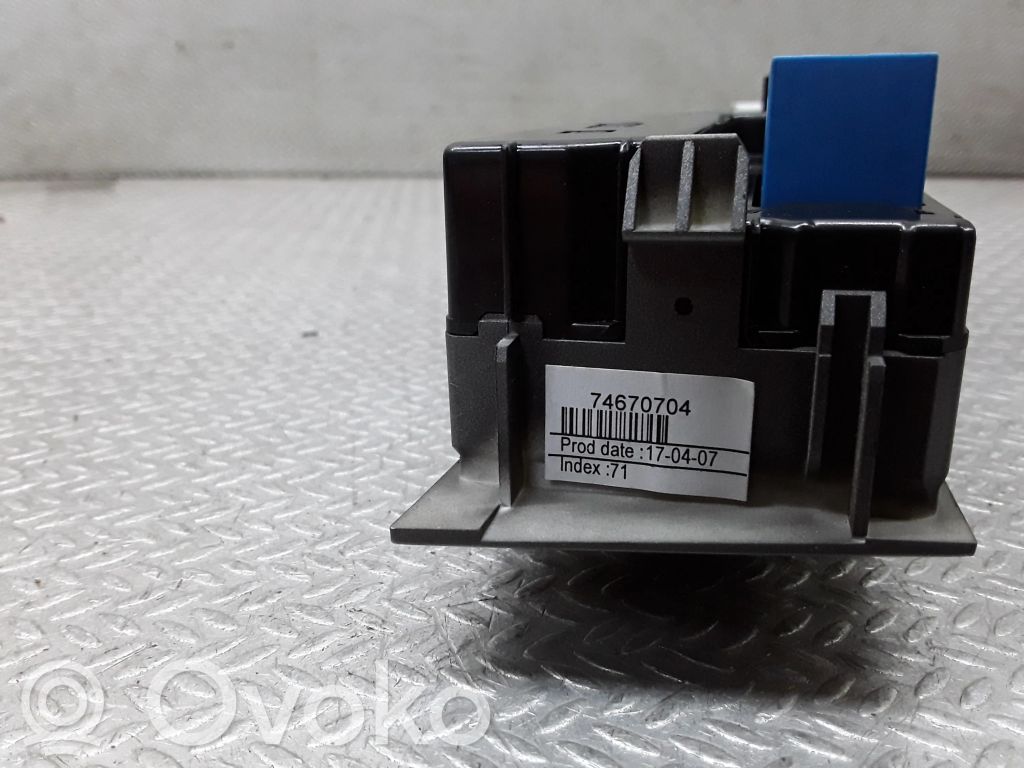 Climate control unit   74670704