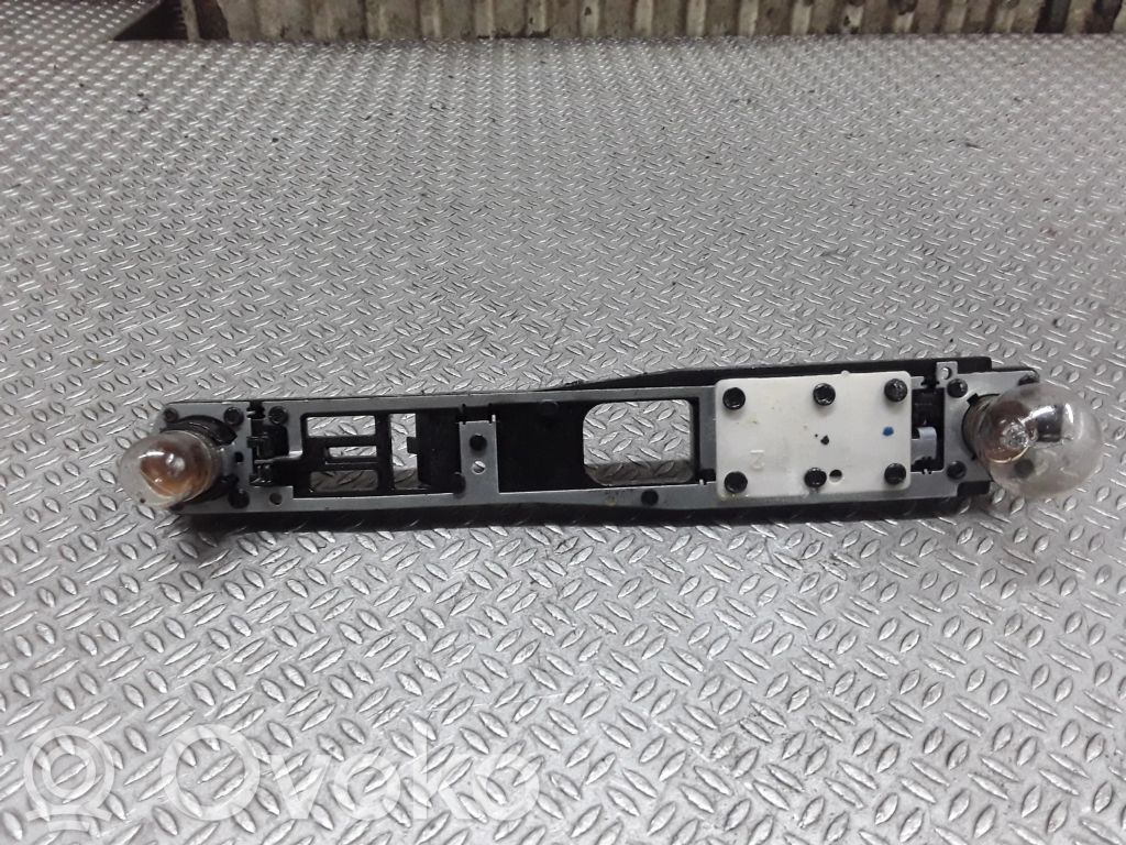 Citroen C5 Takavalon polttimon suojan pidike 