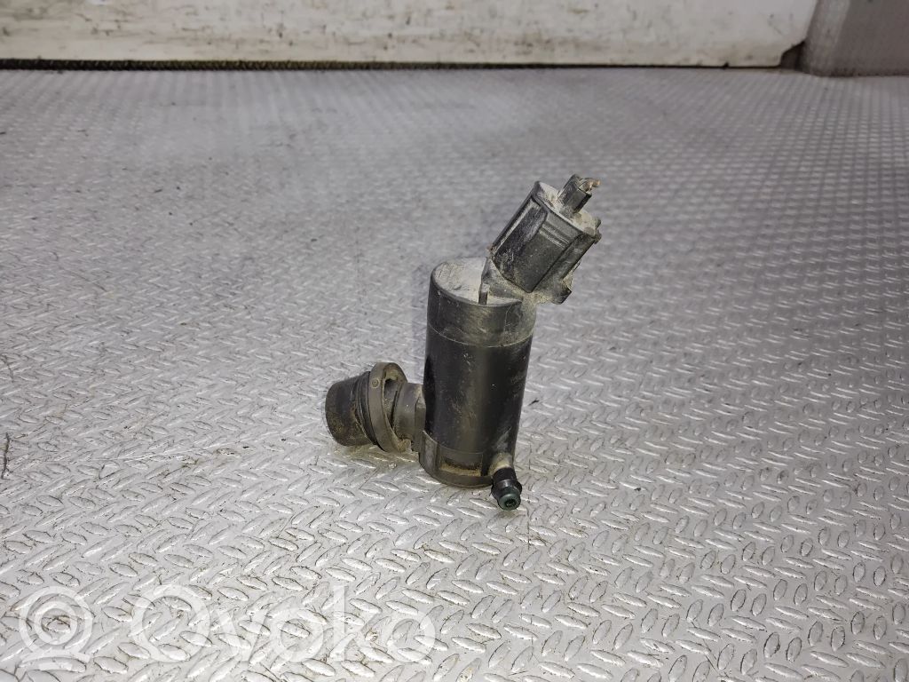 Lincoln Town Car Windscreen/windshield washer pump 