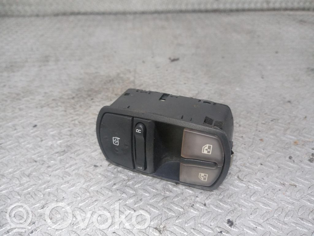 Electric window control switch   13258522AD