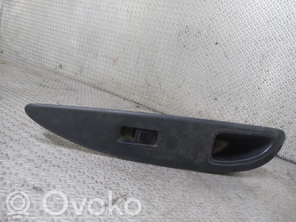 Nissan Primera Przyciski szyb 