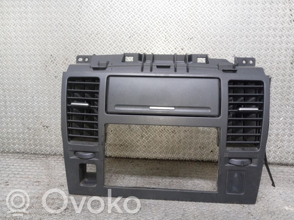 Nissan Tiida C11 Rejilla de ventilación central del panel 