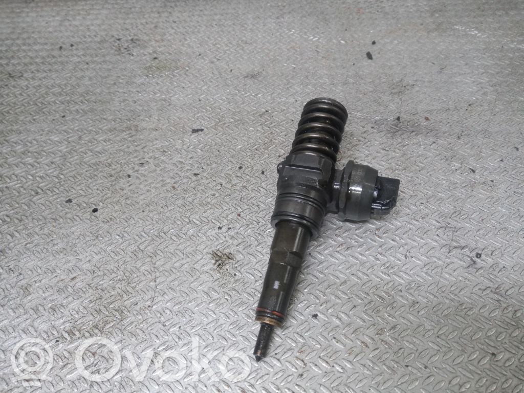 Inyector de combustible   038130073AG