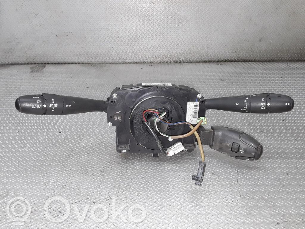 Peugeot 207 Wiper turn signal indicator stalk/switch 