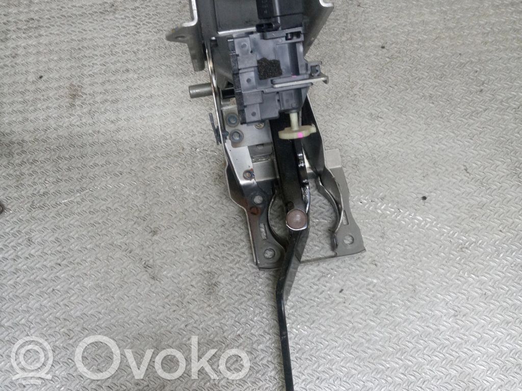 Mazda CX-7 Brake pedal 
