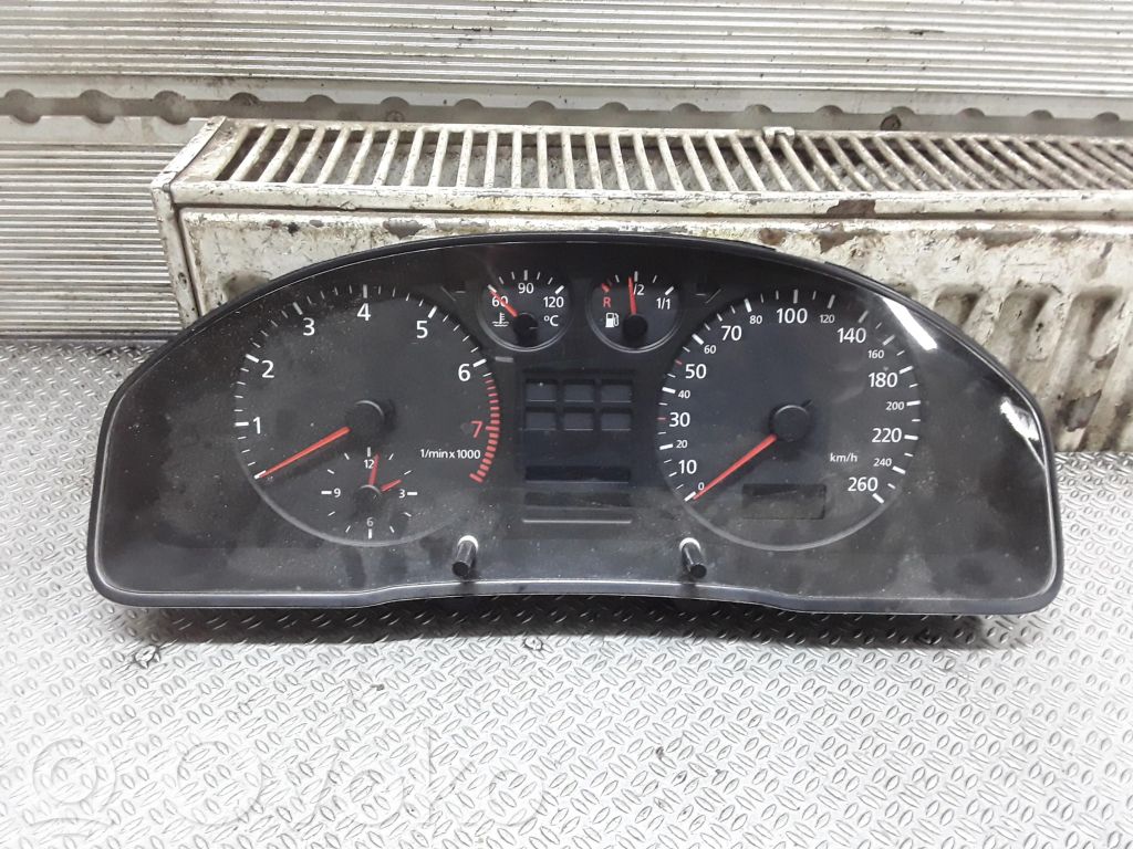 Geschwindigkeitsmesser Cockpit   8D0919861C