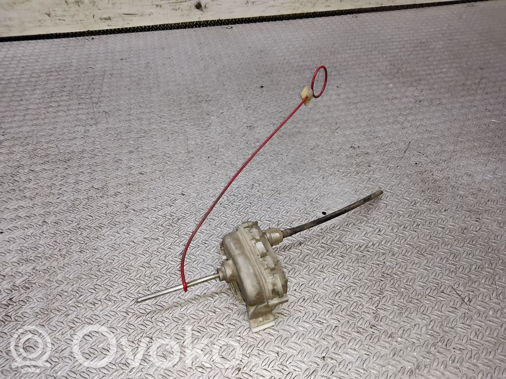 Audi A8 S8 D2 4D Fuel tank cap lock motor 