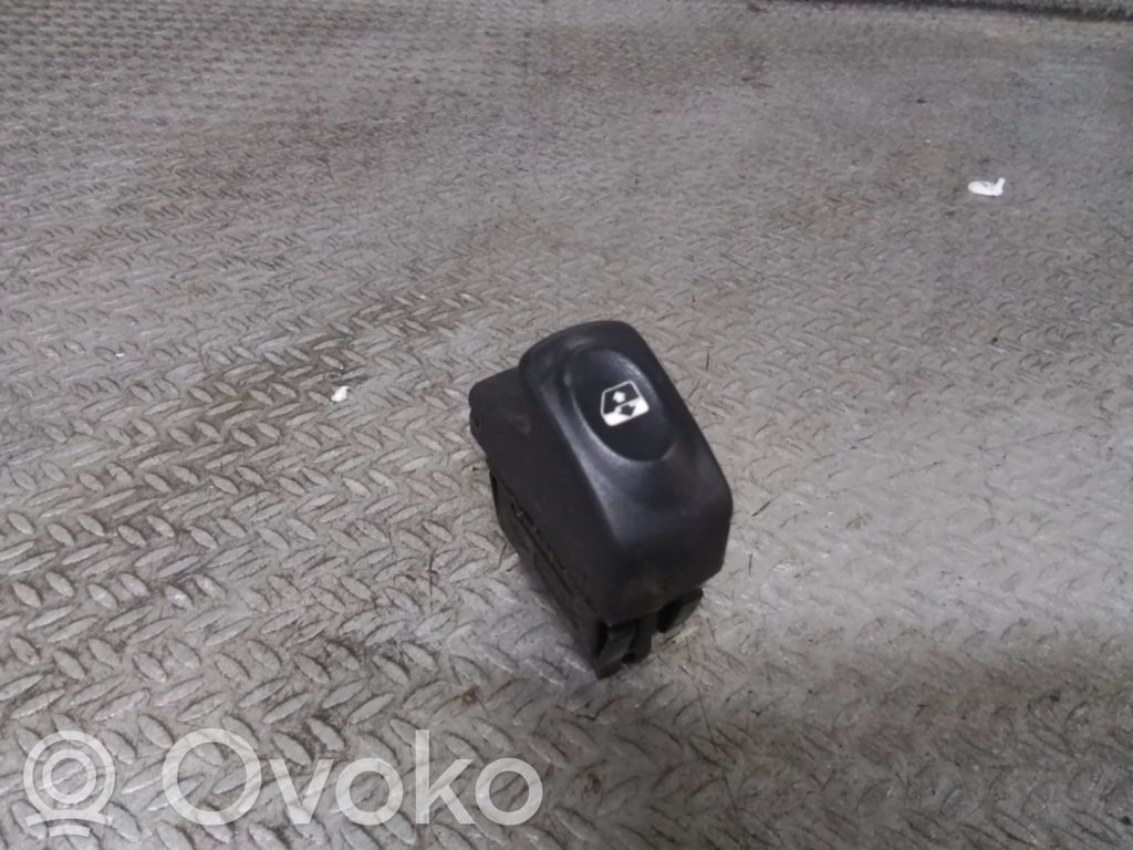 Renault Thalia I Electric window control switch 