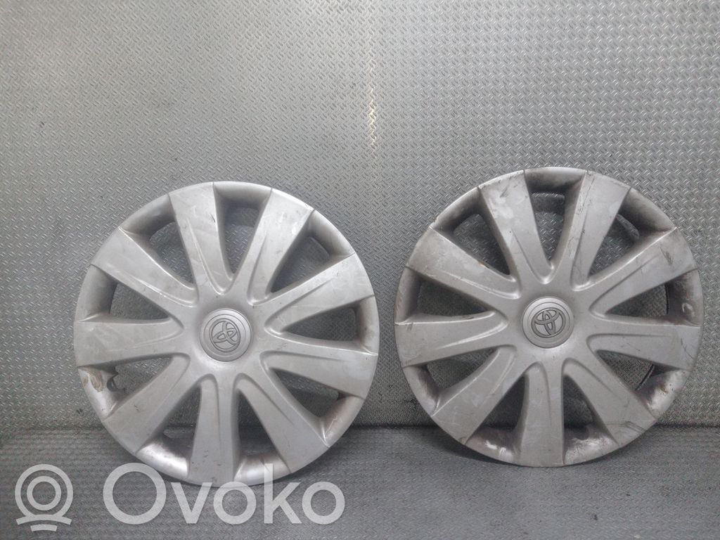 Toyota Corolla Verso AR10 R16 wheel hub/cap/trim 
