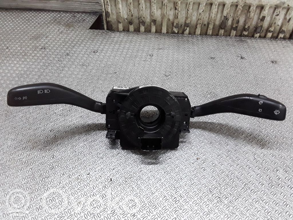 Volkswagen Polo IV 9N3 Leva/interruttore dell’indicatore di direzione e tergicristallo 