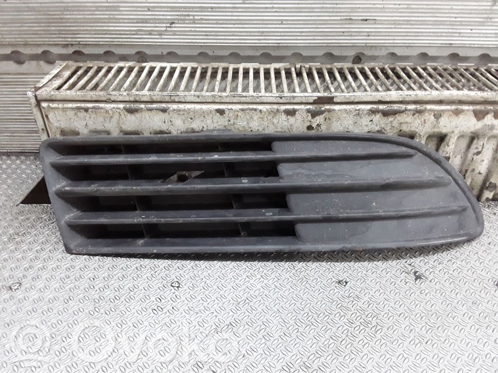 Volkswagen Polo IV 9N3 Mascherina inferiore del paraurti anteriore