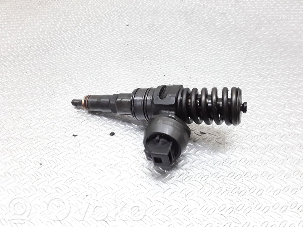 Injecteur de carburant   038130073AJ
