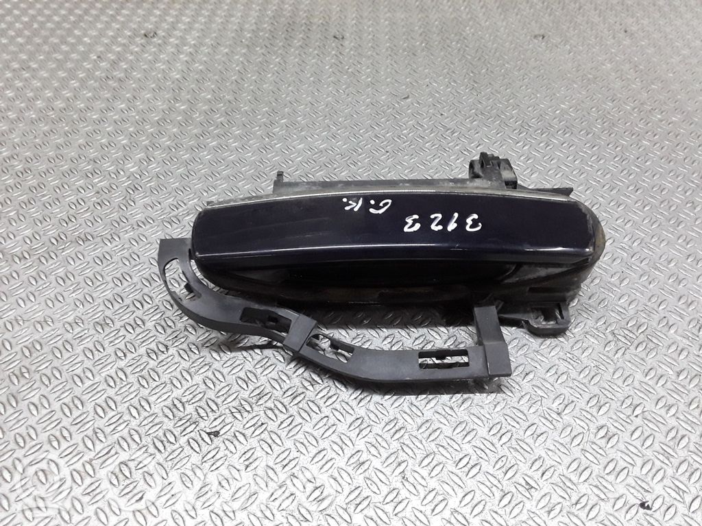 Manecilla externa puerta trasera   4F0837885