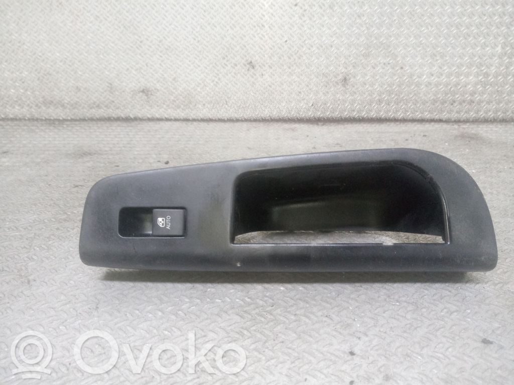 Electric window control switch   823611H000