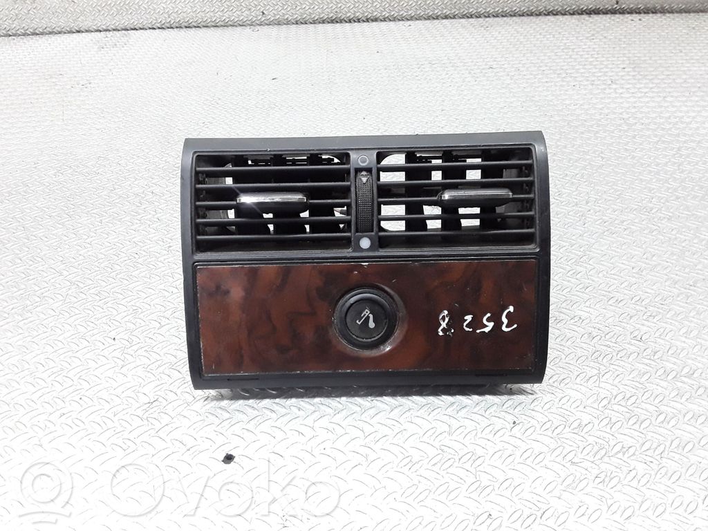 Grille d'aération arrière   4D0819203B