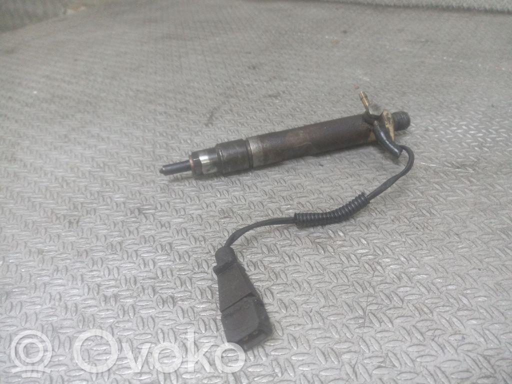 Inyector de combustible   038130201F