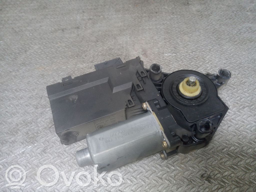 Peugeot 307 Motor del regulador de la ventanilla de la puerta delantera
