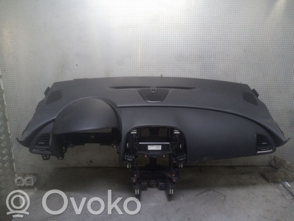 Opel Astra J Panelė 