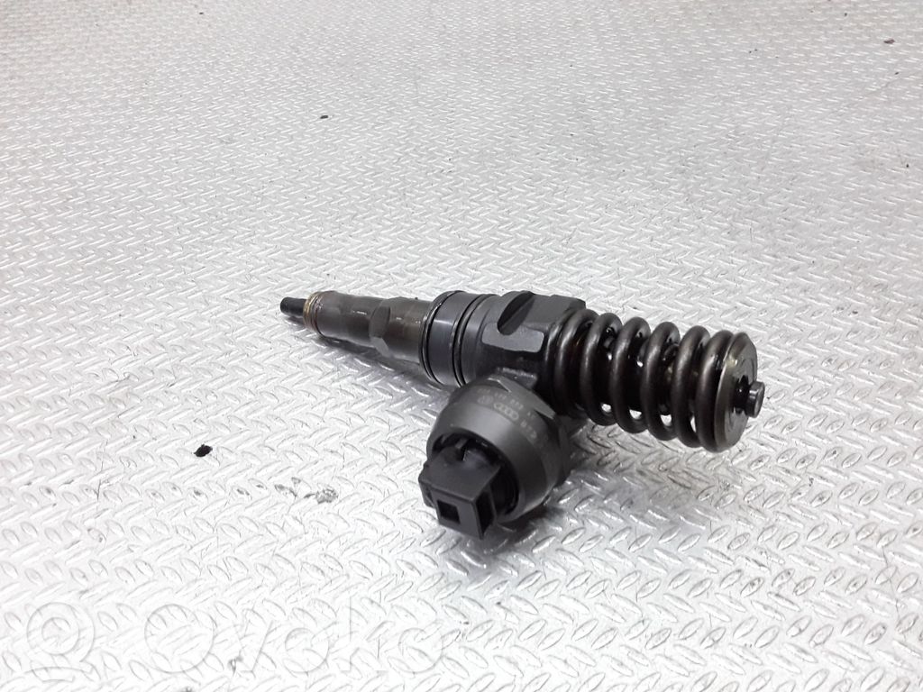 Inyector de combustible   038130073AK