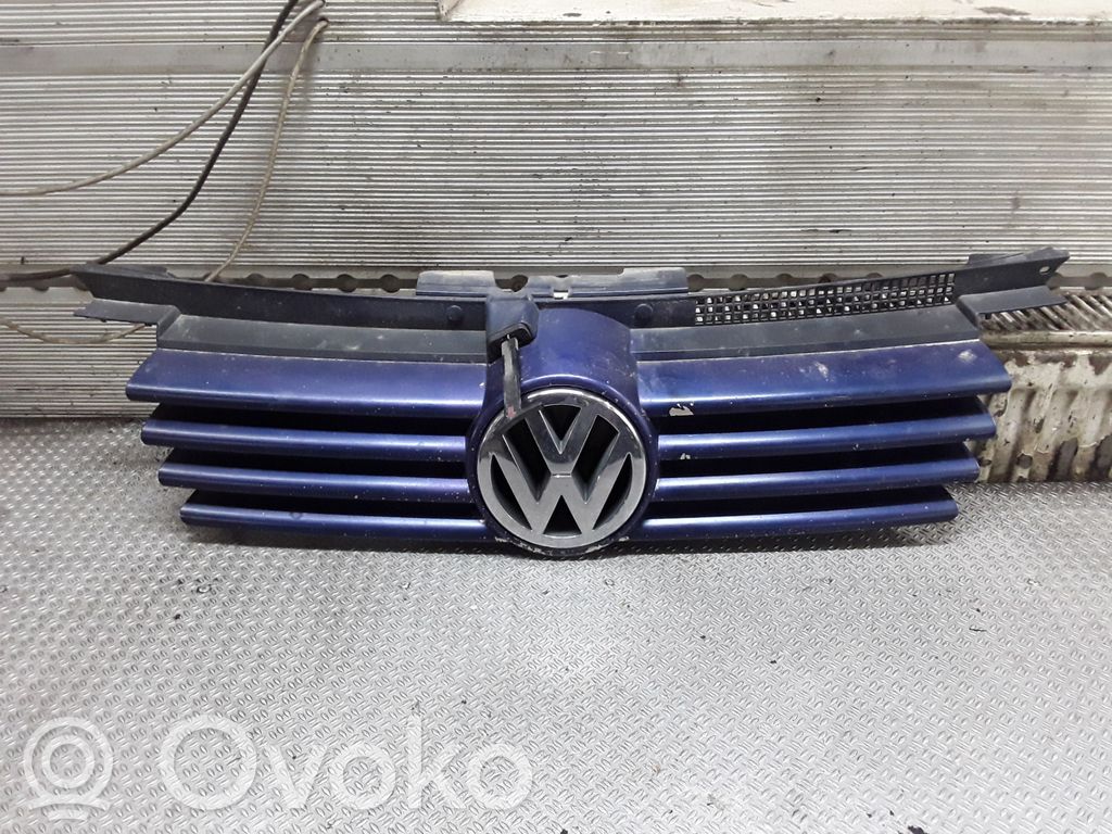 Volkswagen Bora Etupuskurin ylempi jäähdytinsäleikkö 