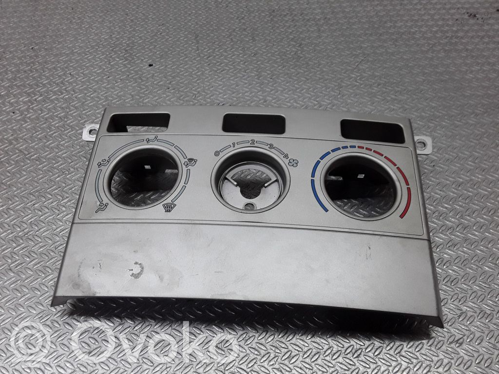 Toyota Corolla Verso AR10 Console centrale, commande chauffage/clim 