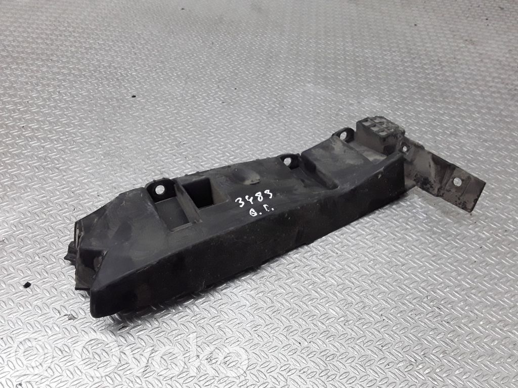 Rear bumper mounting bracket   1P0807394