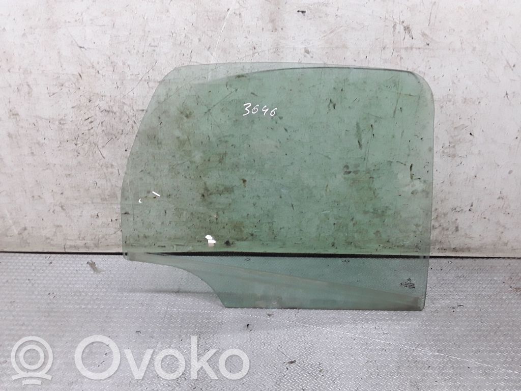 aizmugurējo durvju stikls