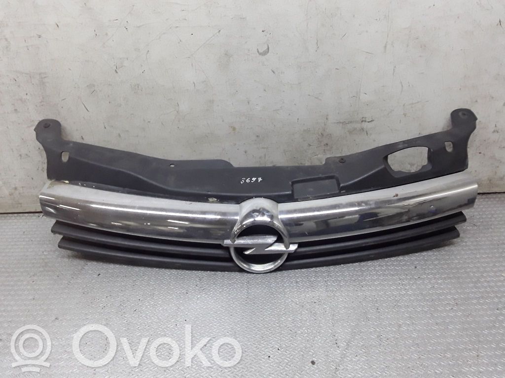 Opel Astra H Front bumper upper radiator grill 