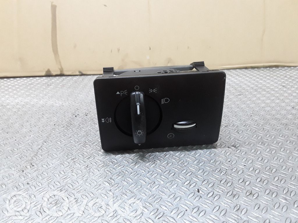 Ford Focus Light switch 