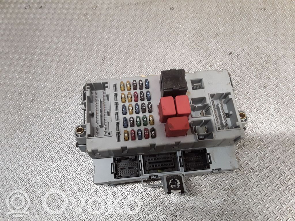 Saugiklių blokas   51732916
