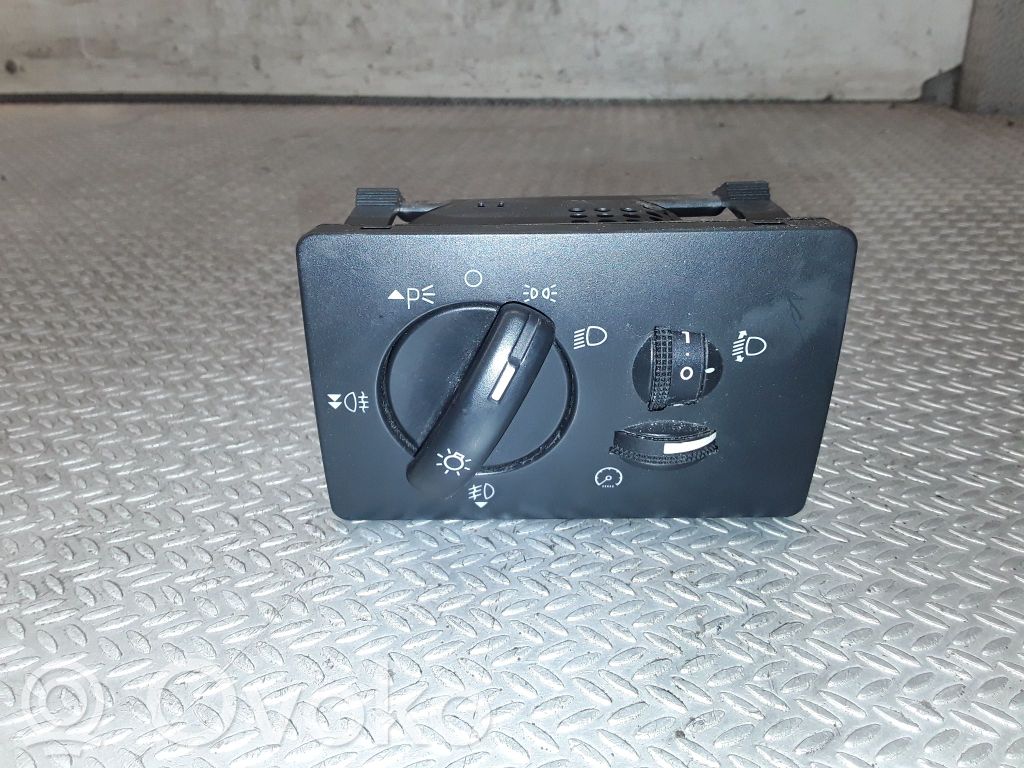 Ford Focus Light switch 