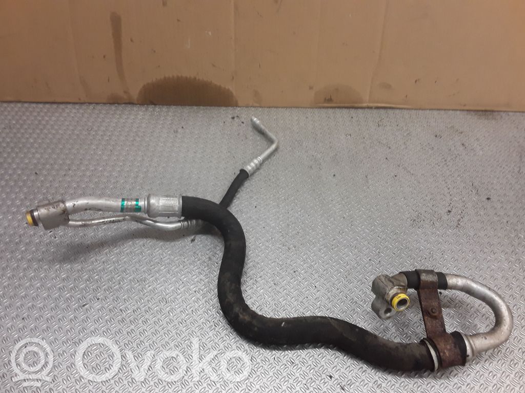 BMW 3 E90 E91 Ilmastointilaitteen putki (A/C) 