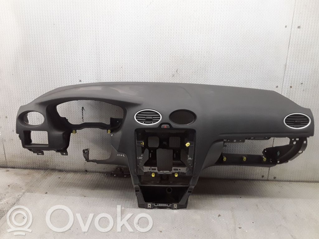 Panelis   4M51A04320AA