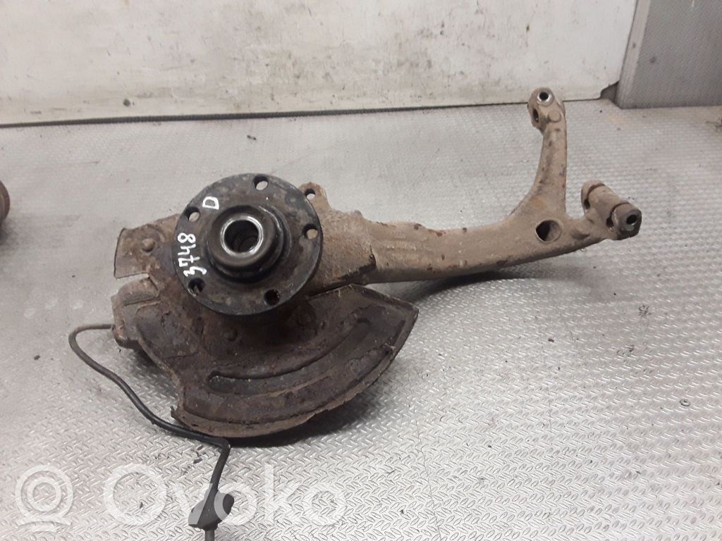Front wheel hub spindle knuckle