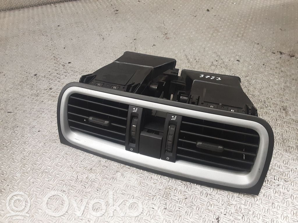 Skoda Fabia Mk2 (5J) Dysze / Kratki środkowego nawiewu deski rozdzielczej 