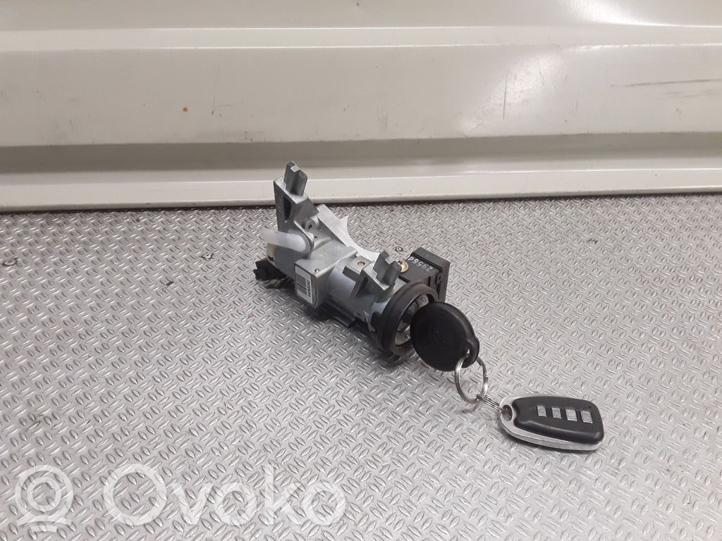 Cerradura de encendido   4408A040,MR587813