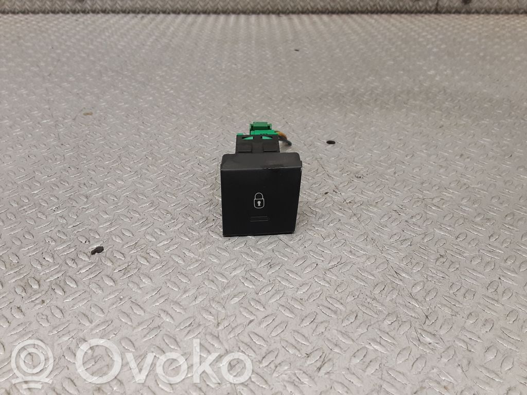 Peugeot 508 Central locking switch button 