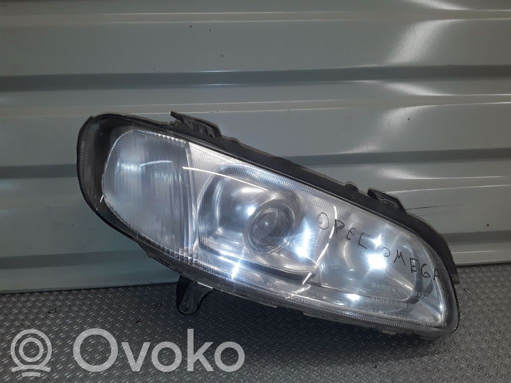 Opel Omega B2 Lampa przednia 