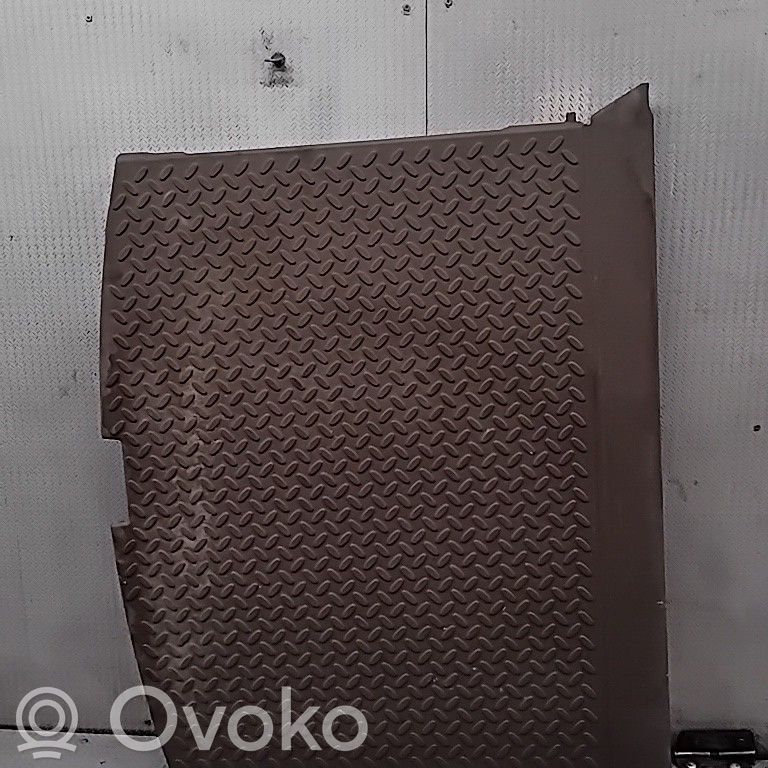 Trunk/boot floor carpet liner
