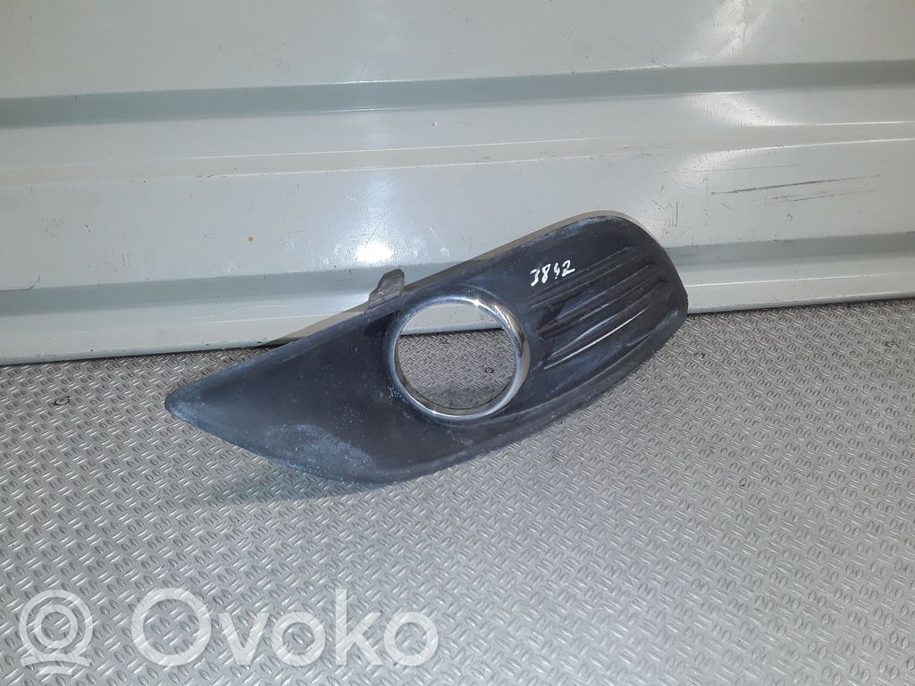 Ford Focus Etusumuvalon ritilä 